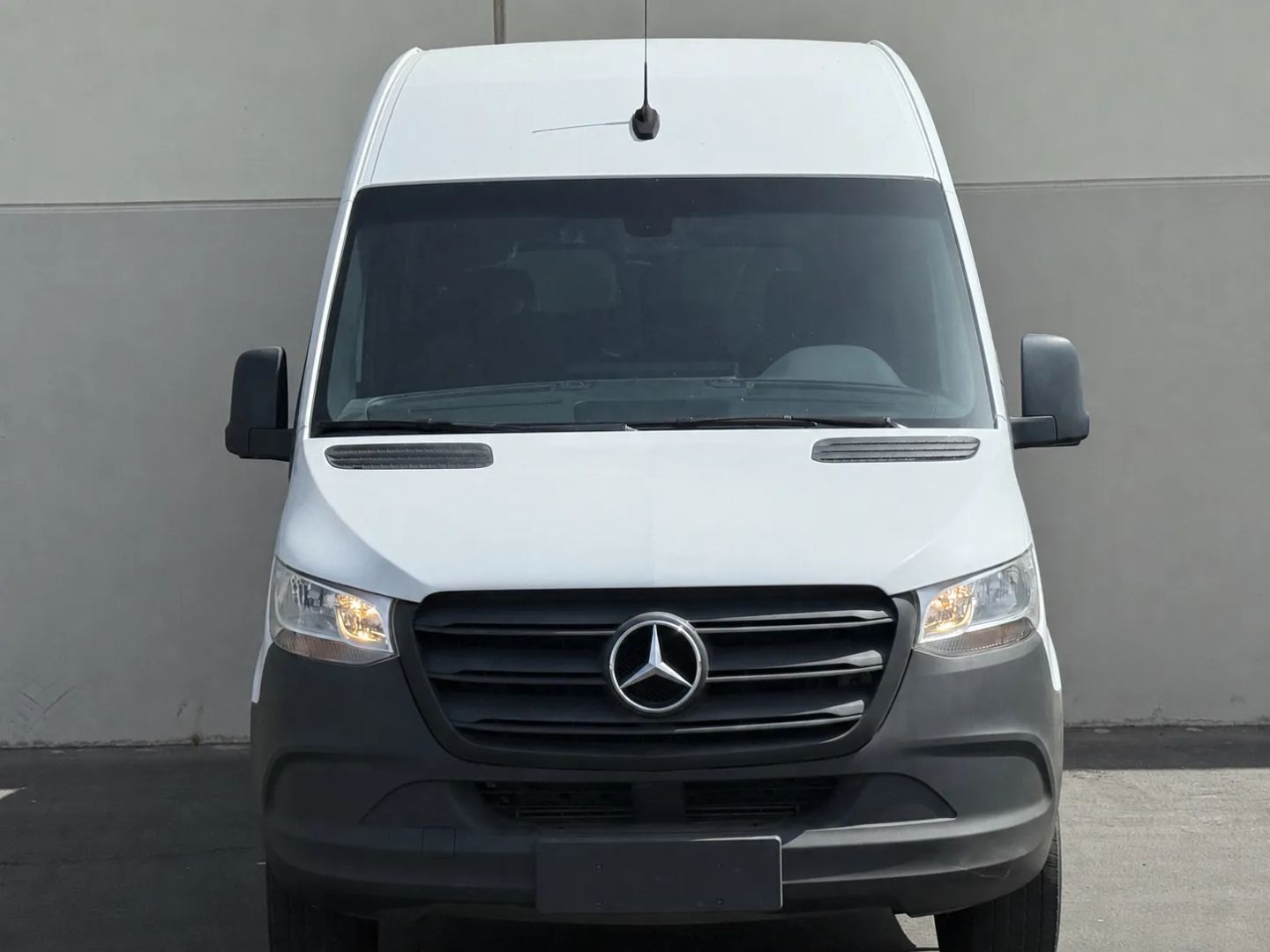mercedes-benz sprinter passenger van 2019 WDZPF0CDXKP099402 image mercedes-benz sprinter passenger van 2019 WDZPF0CDXKP099402 image